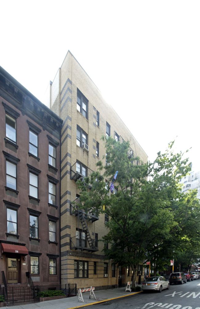 210-214 E 75 St in New York, NY - Building Photo - Building Photo