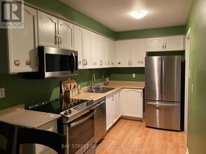 5958 Greensboro Dr in Mississauga, ON - Building Photo - Building Photo