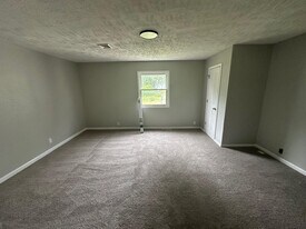 2105 S Vine St in Muncie, IN - Building Photo