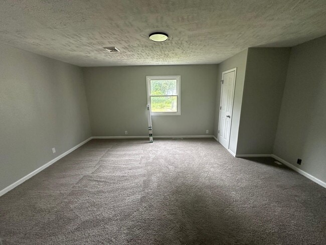 2105 S Vine St in Muncie, IN - Building Photo - Building Photo