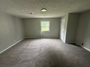 2105 S Vine St in Muncie, IN - Building Photo - Building Photo