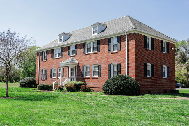 Apartments of Merrimac in Hampton, VA - Foto de edificio - Building Photo