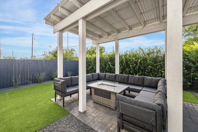 2204 Cortijo Pl in Houston, TX - Building Photo - Building Photo