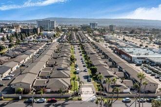 Palm Terrace in Torrance, CA - Building Photo - Building Photo