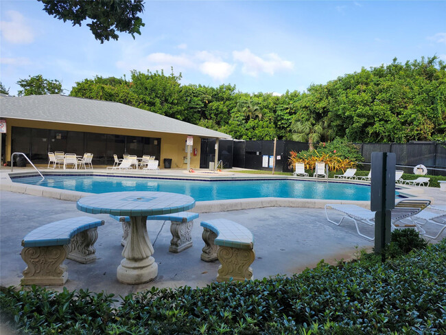 545 Trace Cir in Deerfield Beach, FL - Building Photo - Building Photo