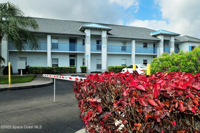 111 Portside Ave in Cape Canaveral, FL - Foto de edificio - Building Photo