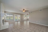 7710 Creekfield Dr in Spring, TX - Foto de edificio - Building Photo