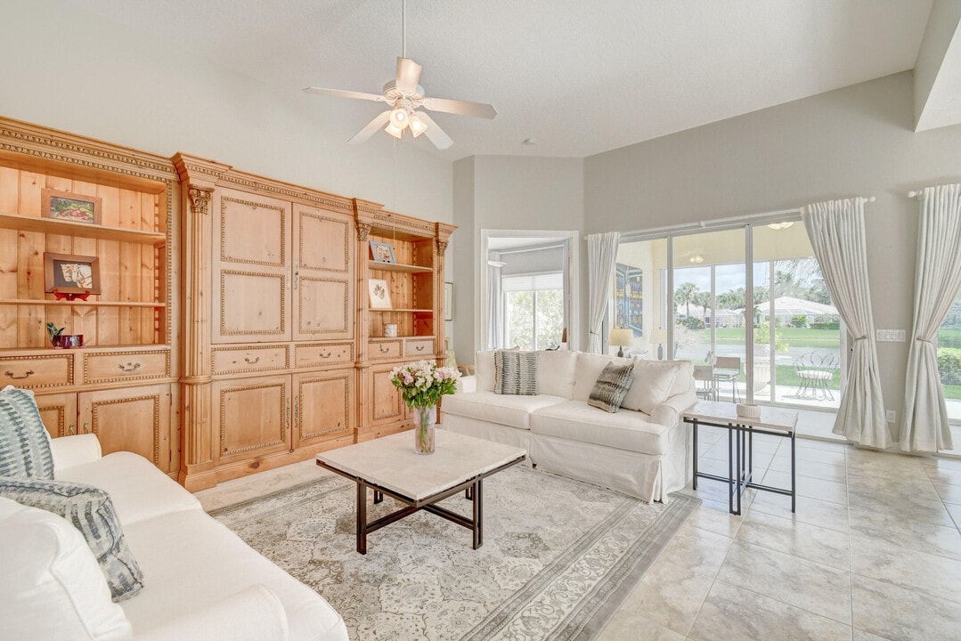 8049 Nevis Pl in Wellington, FL - Building Photo