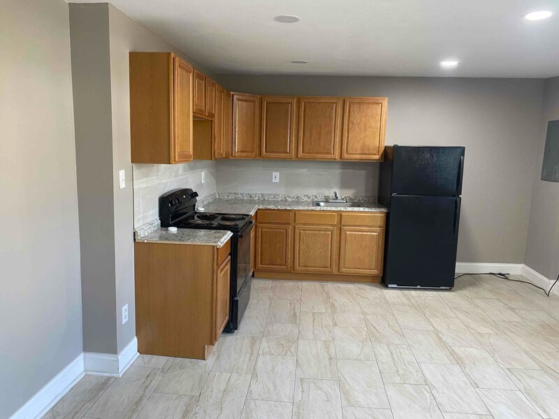 418 Main St in Darby, PA - Building Photo