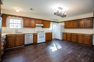 1105 Main St SW in Gravette, AR - Building Photo