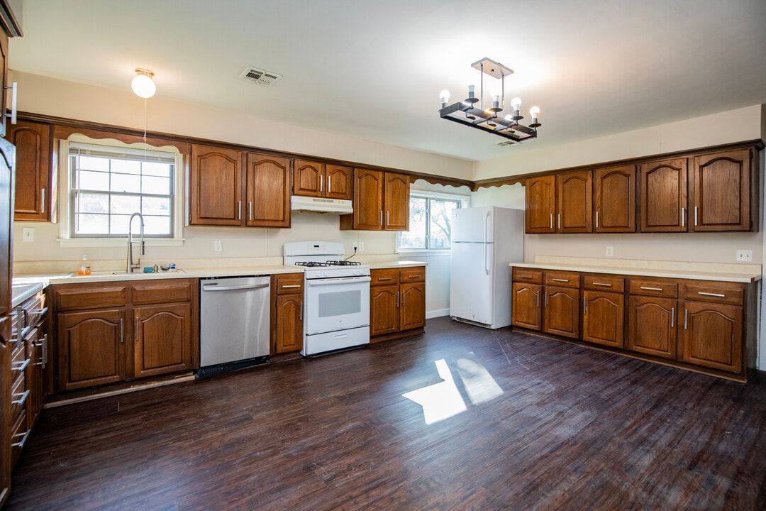 1105 Main St SW in Gravette, AR - Building Photo