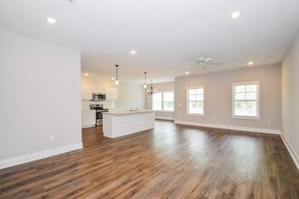 75 Laura Ct. in Brunswick, GA - Building Photo - Building Photo