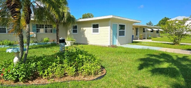 621 Baywood Dr N in Dunedin, FL - Building Photo - Building Photo