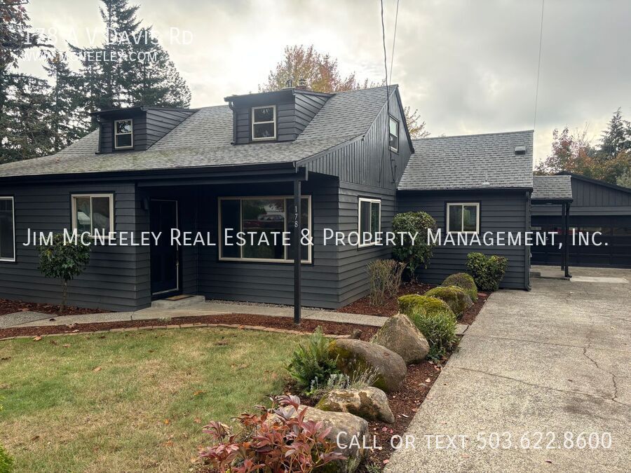 178 A V Davis Rd in Oregon City, OR - Building Photo