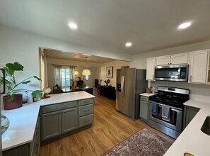 807 S Van Buren Ave in Dallas, TX - Building Photo - Building Photo