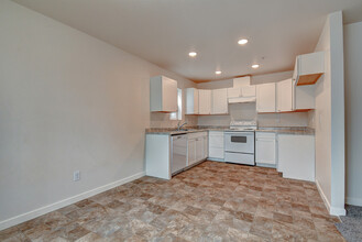 259 20th ave in Longview, WA - Building Photo - Interior Photo