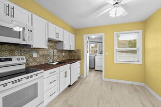 305 Knoop Ln in Eugene, OR - Building Photo - Building Photo