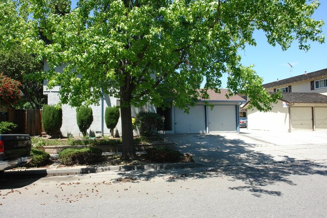 565 Northlake Dr in San Jose, CA - Building Photo - Building Photo