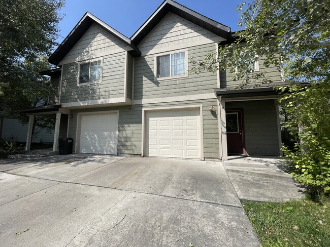 property at 883 Longbow Ln