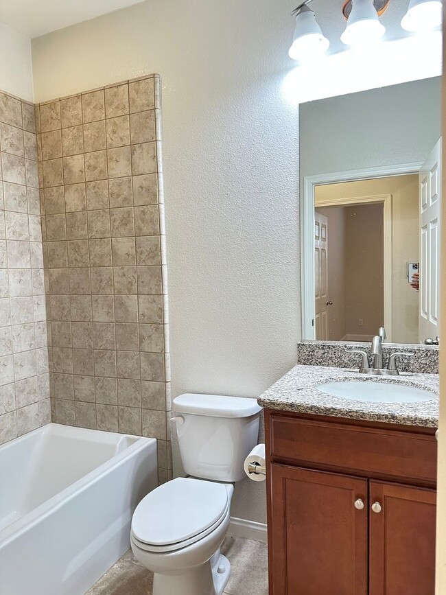 146 Violet Bloom in Irvine, CA - Building Photo - Building Photo