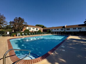 Elmhurst in Charlotte, NC - Building Photo - Building Photo