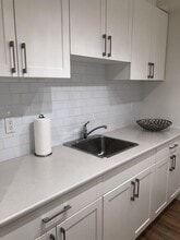 575 Marifield Ave in Victoria, BC - Building Photo - Building Photo