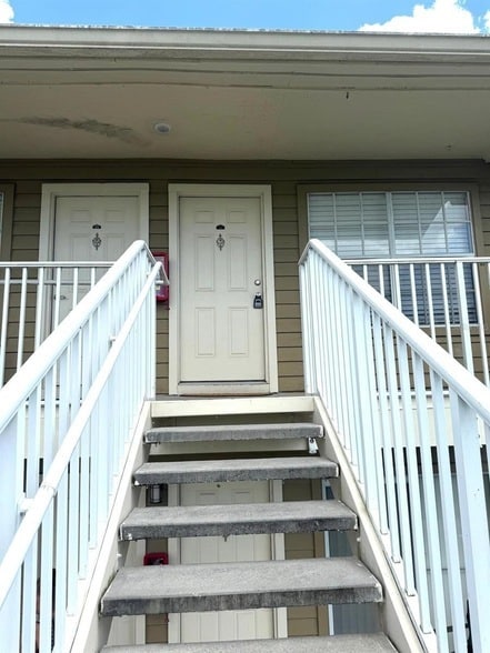 308 Lake Parsons Green, Unit 206 in Brandon, FL - Building Photo - Building Photo