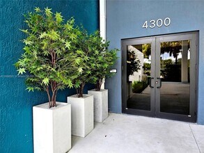 4400 Sunrise Blvd, Unit L2-A in Plantation, FL - Building Photo - Building Photo