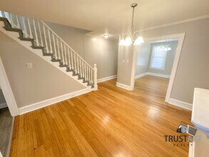 3819 Fairmount Ave in Philadelphia, PA - Building Photo - Building Photo