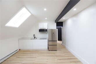 686 Broadway in Pawtucket, RI - Building Photo - Building Photo