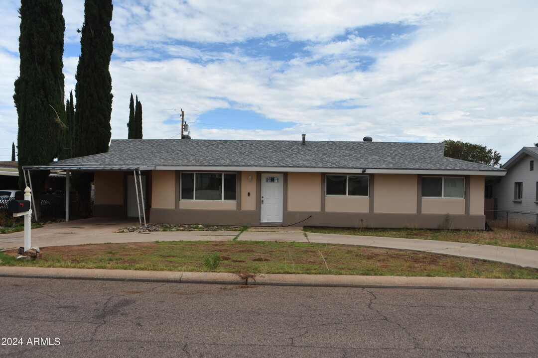 43 E Kayetan Dr in Sierra Vista, AZ - Building Photo