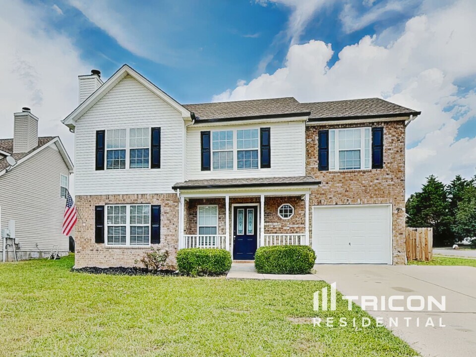 4029 Margo Cir in La Vergne, TN - Building Photo
