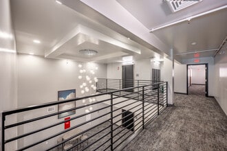 610 Gray St Apartments in Eau Claire, WI - Building Photo - Lobby