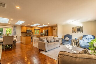 272 Woodruff Rd in Milford, CT - Building Photo - Building Photo