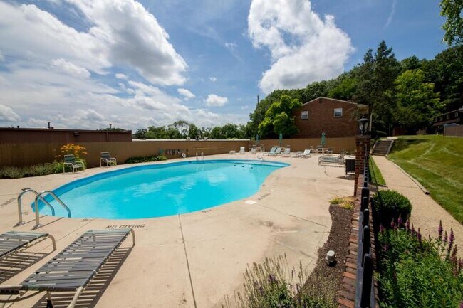 1355 Bluff Avenue, Grandview Heights, OH 43212, Unit B in Grandview Heights, OH - Foto de edificio - Building Photo