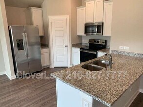 708 Stonemanor Bay in Seguin, TX - Building Photo - Building Photo