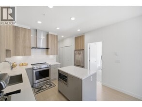 7588 16th St in Burnaby, BC - Building Photo - Building Photo