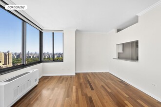 111 W 67th St in New York, NY - Building Photo - Building Photo