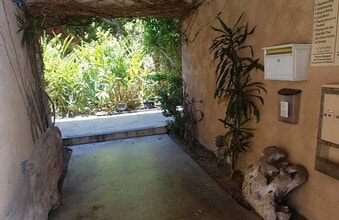 Cerca Del Mar in Venice, CA - Building Photo - Building Photo