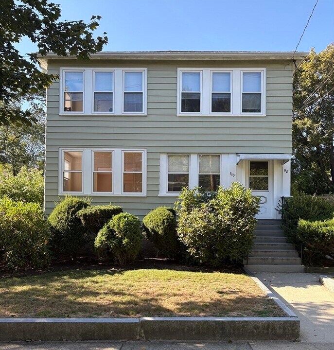 100 Warwick Rd in Newton, MA - Building Photo