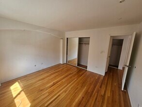 1600 W Greenleaf Ave, Unit 203 in Chicago, IL - Building Photo - Building Photo