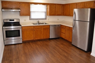 2217 Hermon Ave in Zion, IL - Building Photo - Building Photo