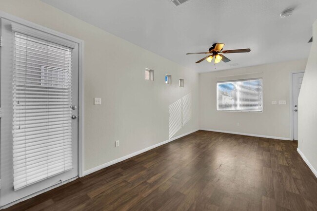 5243 Los Pinos St in Las Vegas, NV - Building Photo - Building Photo