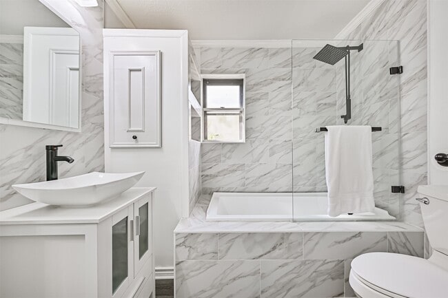 property at 212 E Castle Harbour Dr