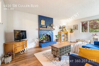 4416 SW Cullen Blvd in Portland, OR - Building Photo - Building Photo