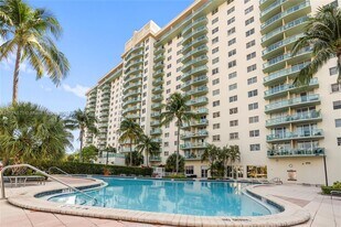 19390 Collins Ave in Sunny Isles Beach, FL - Building Photo