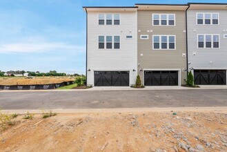 3018 White Rail Dr in Fuquay Varina, NC - Building Photo - Building Photo