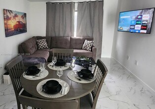 8012 NW 14th Pl in Miami, FL - Building Photo - Building Photo