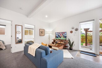 3826 Meridian Ave N in Seattle, WA - Building Photo - Building Photo