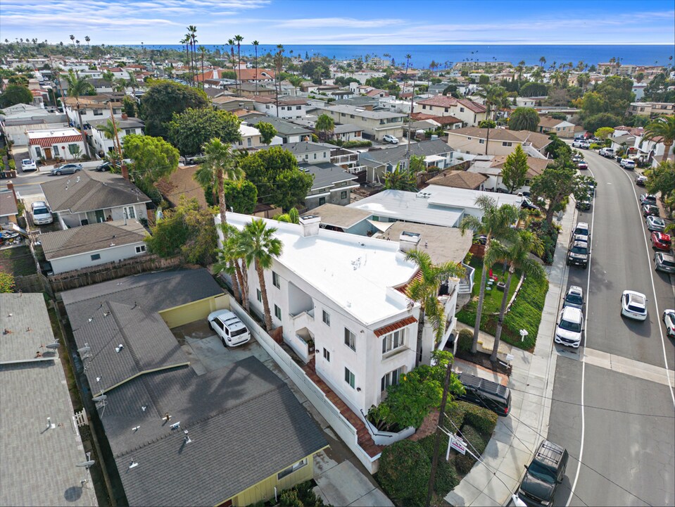 223 W Avenida Palizada in San Clemente, CA - Building Photo